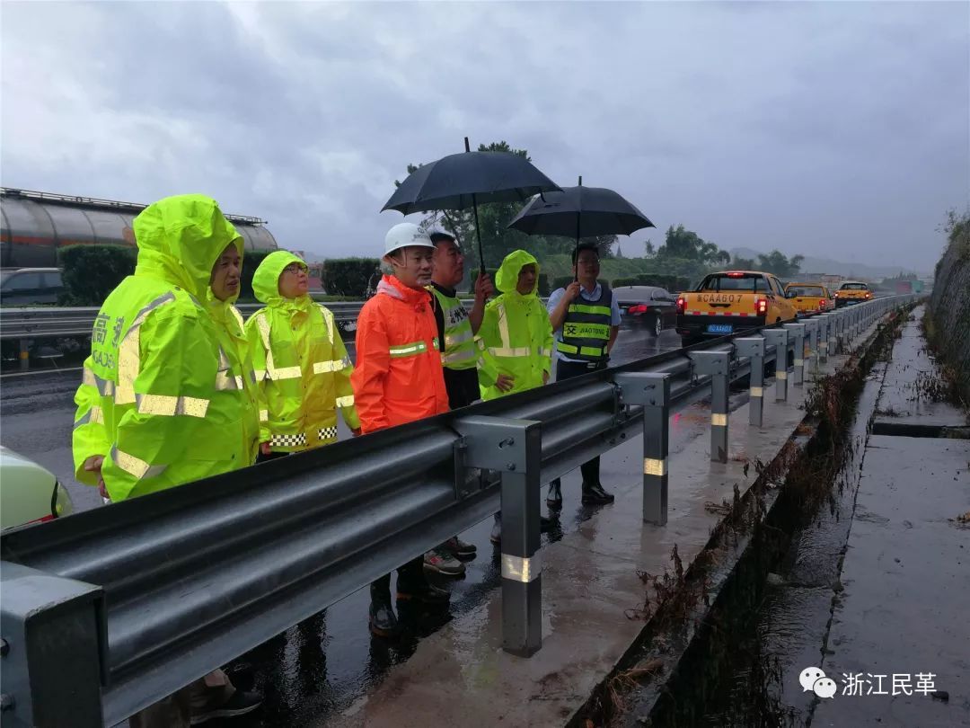 民革奉化区委会副主委,奉化区西坞街道副主任邬优芬到联系村检查指导