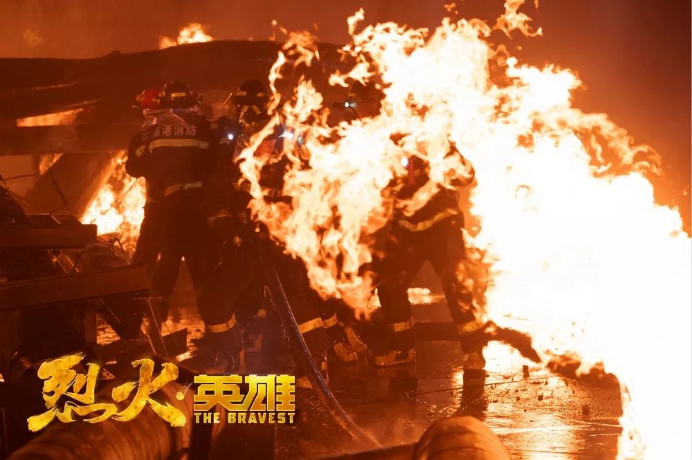 烈火英雄背后的真实事件大连新港716石油管线爆炸最帅逆行者击溃观众