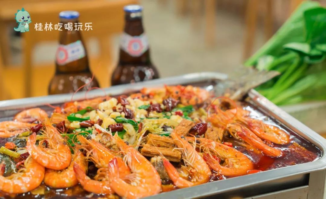 性价比爆表人均￥18吃烤鱼海虾比菜市场还便宜的餐馆桂林就1家