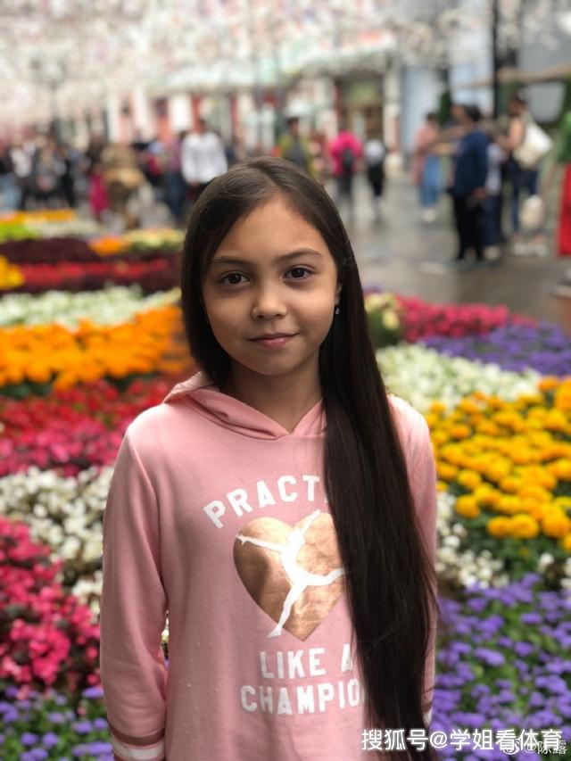 花滑冠军陈露晒照,混血女儿长发及腰,长相随俄罗斯爸爸却说中文_安娜