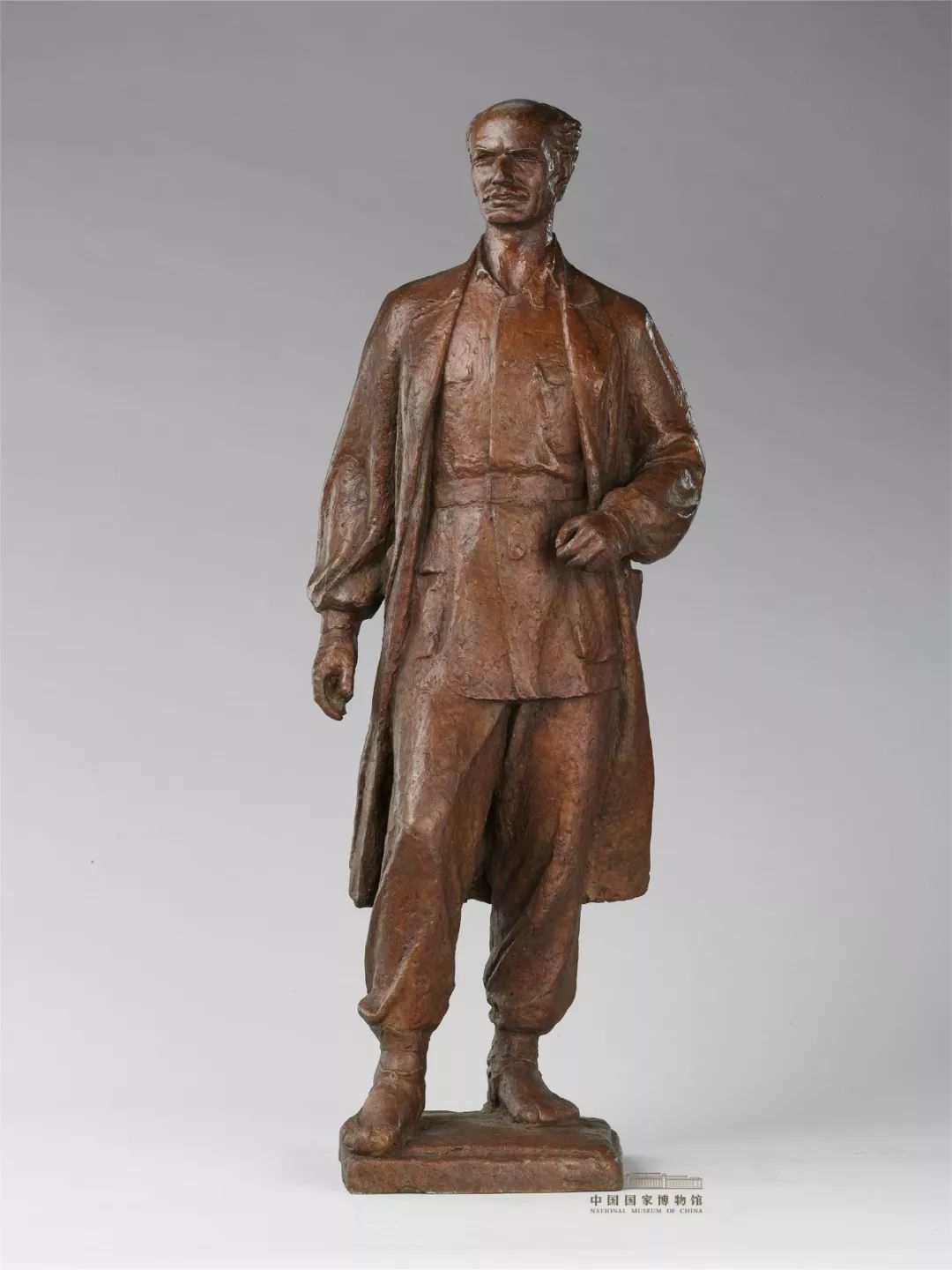 司徒杰 白求恩全身像 77cm×30cm×21cm 雕塑 1956年长征队伍里也有一