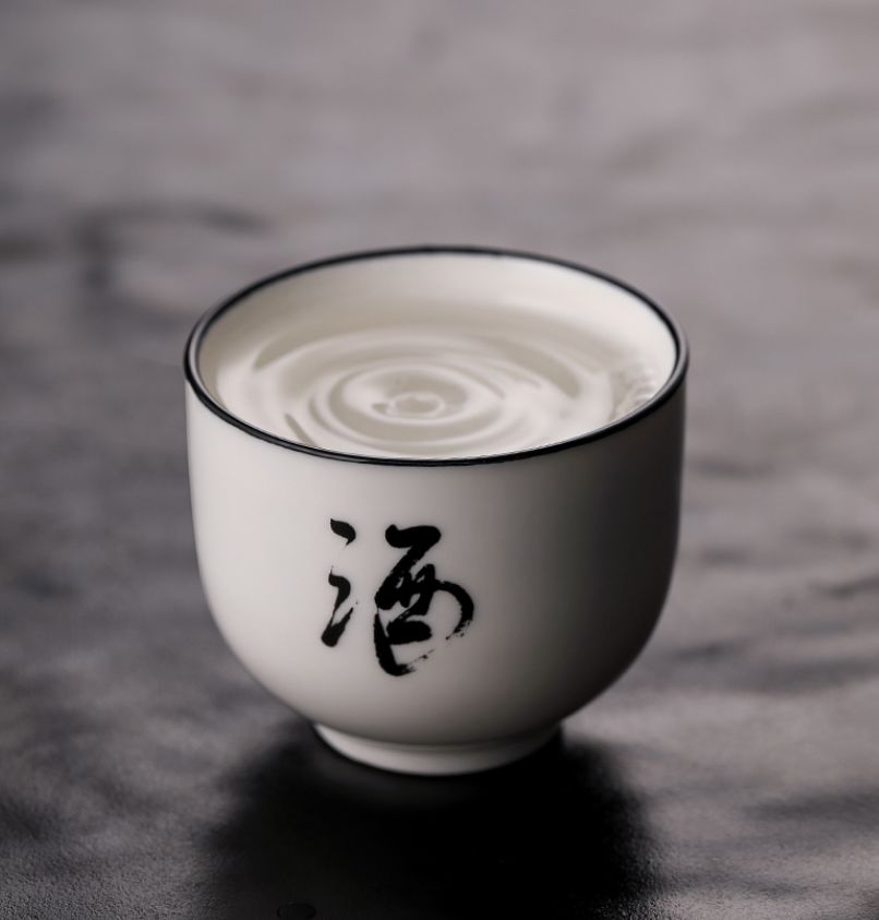 酒杯一端工作搞定,酒杯一举合同到手.