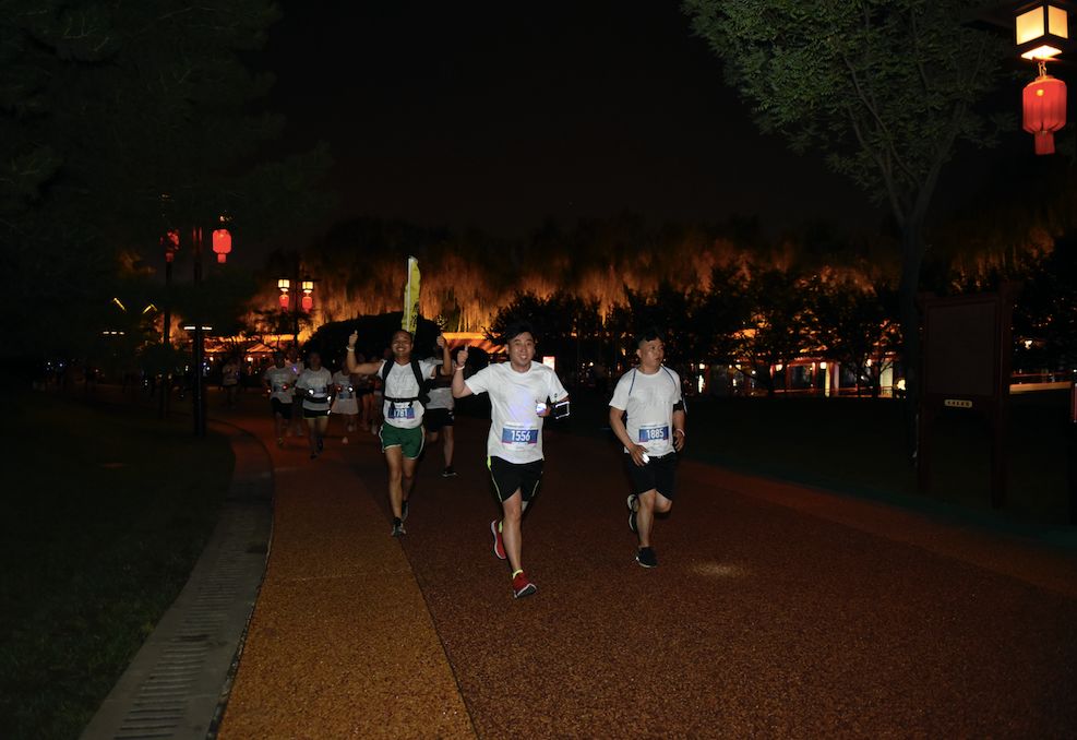 点燃整个夜晚的运动激情悦跑西安大唐芙蓉园站火热来袭