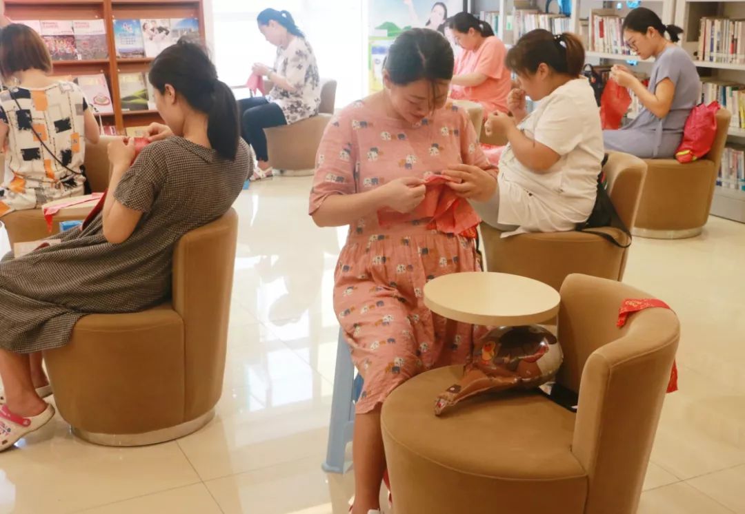 孕妈课堂给宝宝枕晚相伴的爱