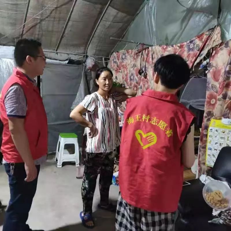 海宁许村党员干部奋斗一线共抗"利奇马"