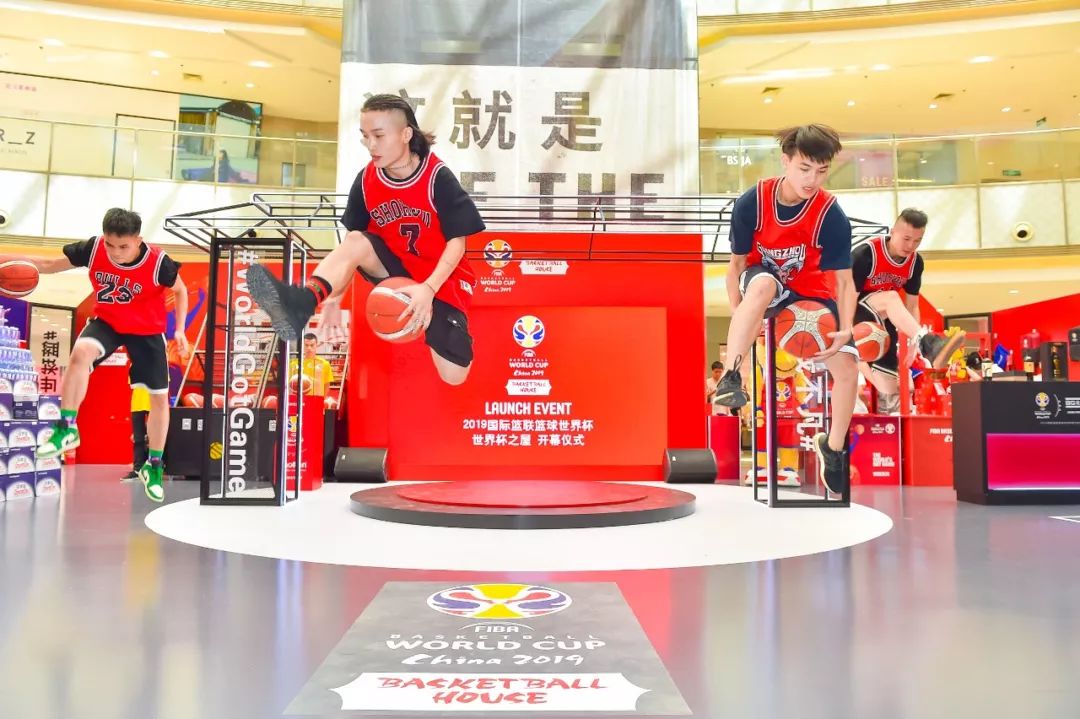 官宣篮球迷的极致体验武汉南京两地世界杯之屋昨日开幕