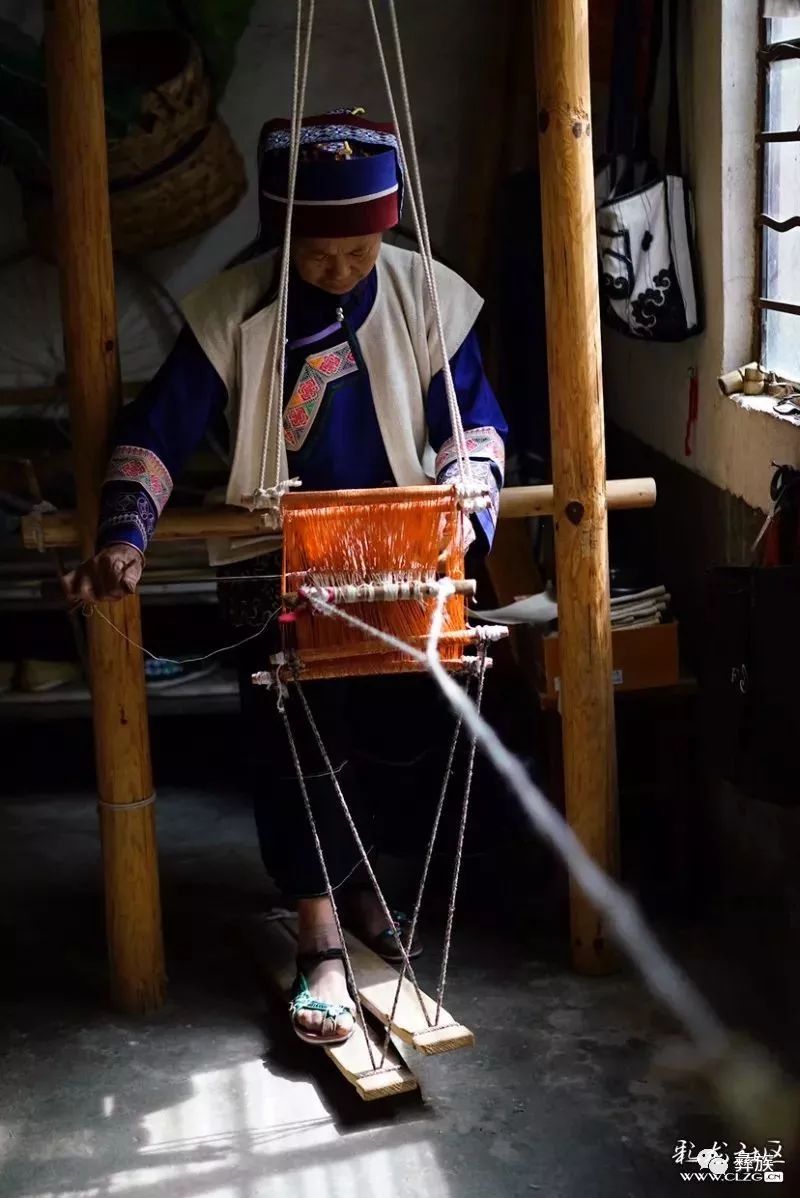 大美云南丨彝族撒尼火草衣,是民族高贵精神的具体表达式