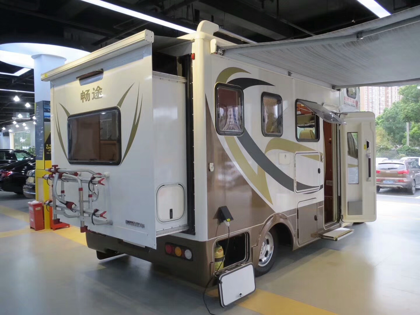 豪华堪比车界总统套房奔驰房车524加长版