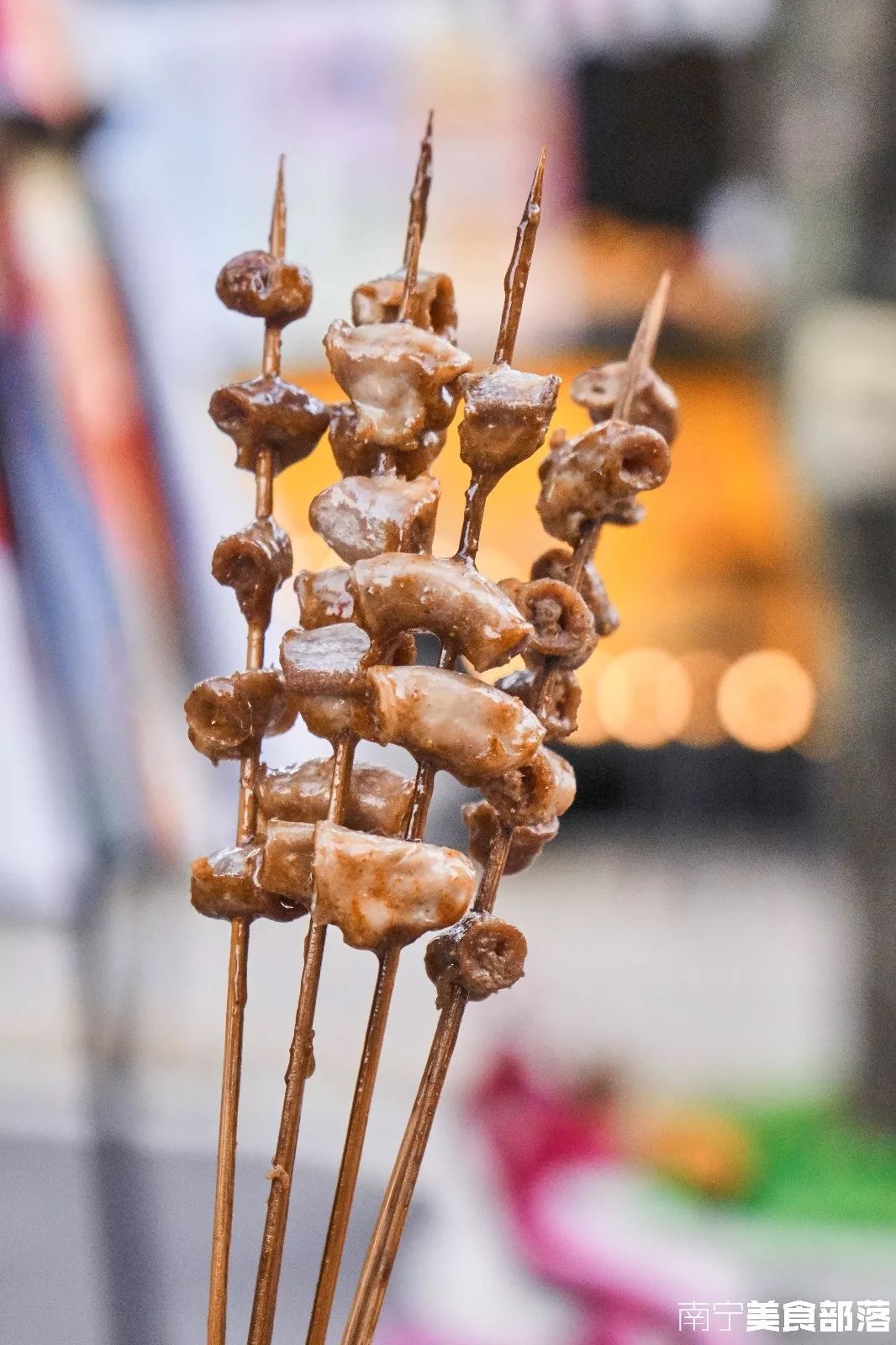 江南这家开在复古巴士上的烧酒铺居然是家炸嘢店