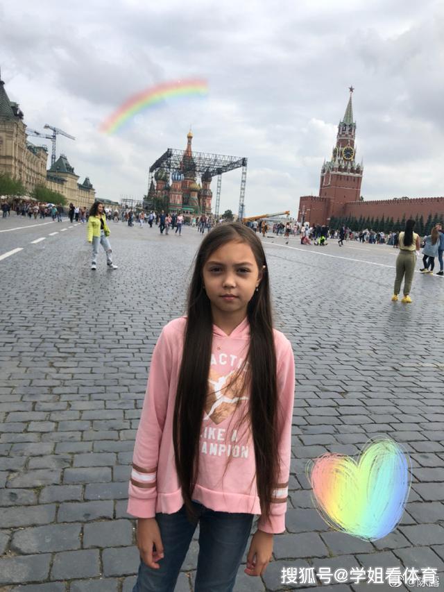 花滑冠军陈露晒照,混血女儿长发及腰,长相随俄罗斯爸爸却说中文_安娜