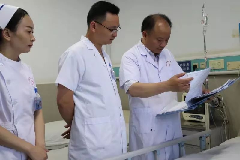 王剑松把专家留在基层