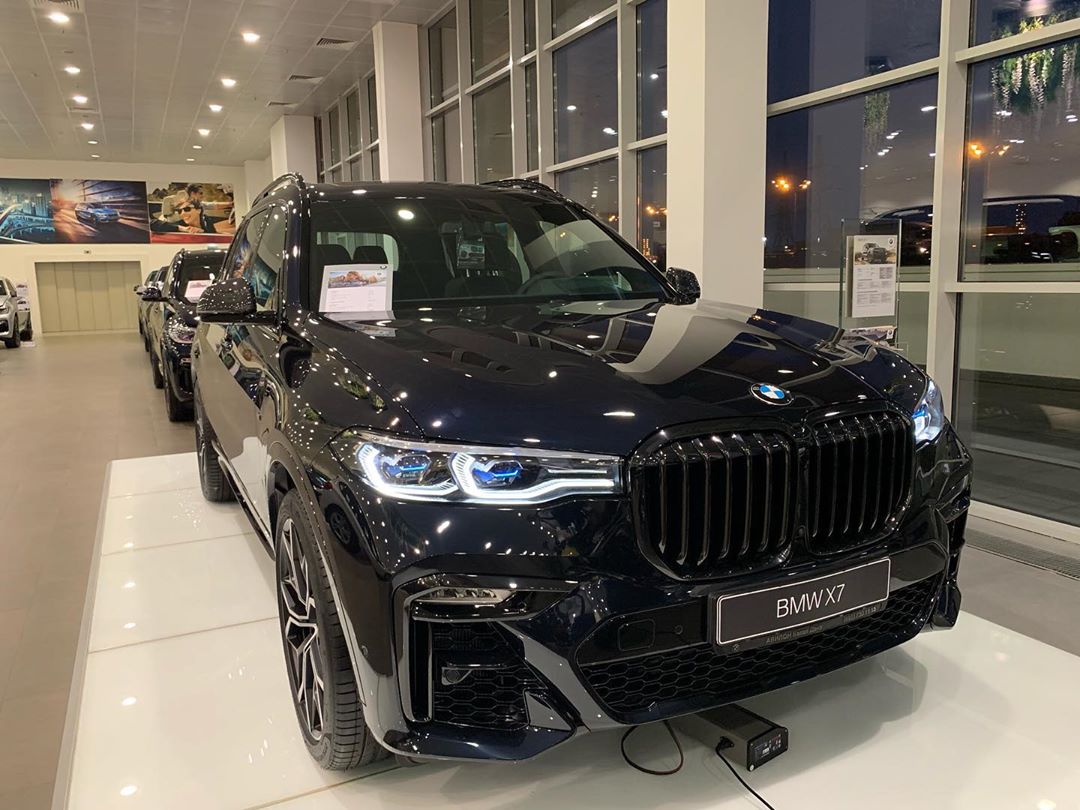 威武的运动范 全新宝马x7海外实车到店