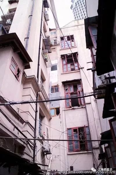 金陵东路23号后面(南面) 金陵东路25-41号:圣亚纳公寓 金陵东路25-41