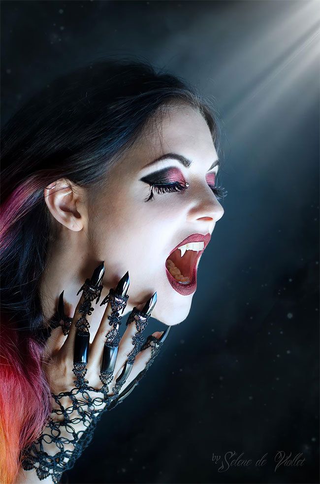 那么 stanislava spasova就是将哥特风的"阴森恐怖"发挥到了极致