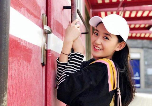 原创画风不一样蒋依依和赵露思合照太美宛如失散多年的妹妹