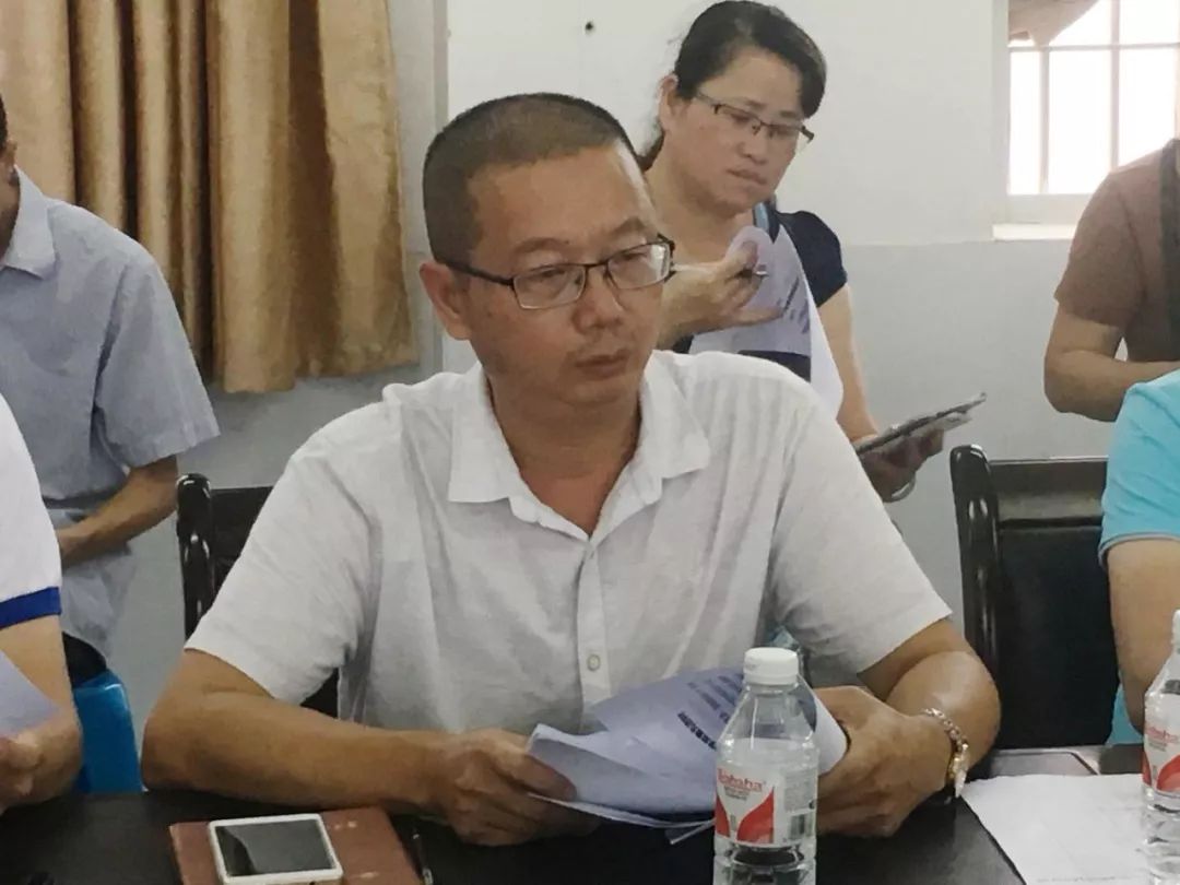 会议正式开始八年地理(陈丽美),语文(陈煜娟);九年数学(廖丽惠),物理