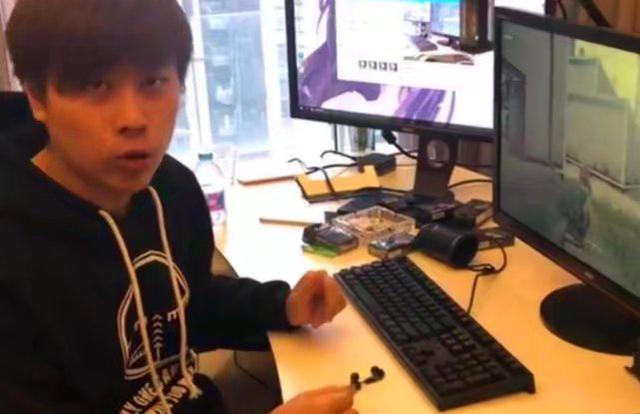 卢本伟26岁生日曾经直播吃蛋糕如今只见祝福不见直播