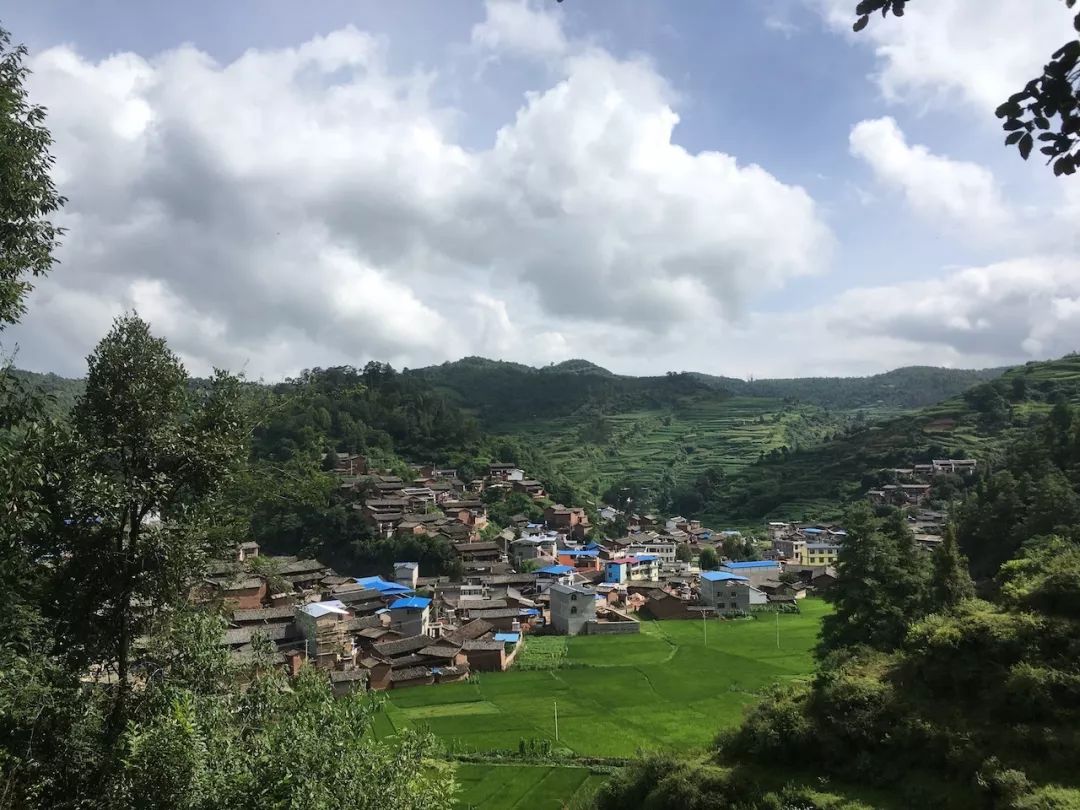 大美彝乡丨这个古老的彝族村寨正静静地等着你的到来
