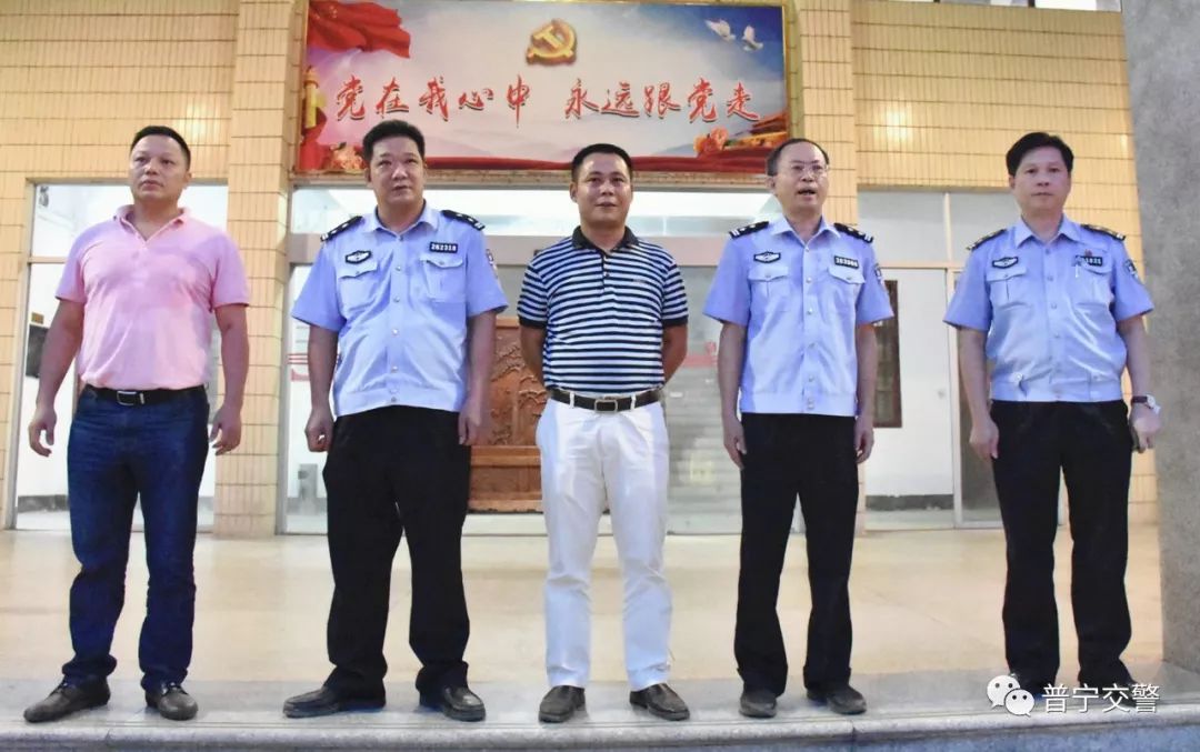 电视台全程曝光普宁出动200余名警力横扫各街共查处319宗违法行为