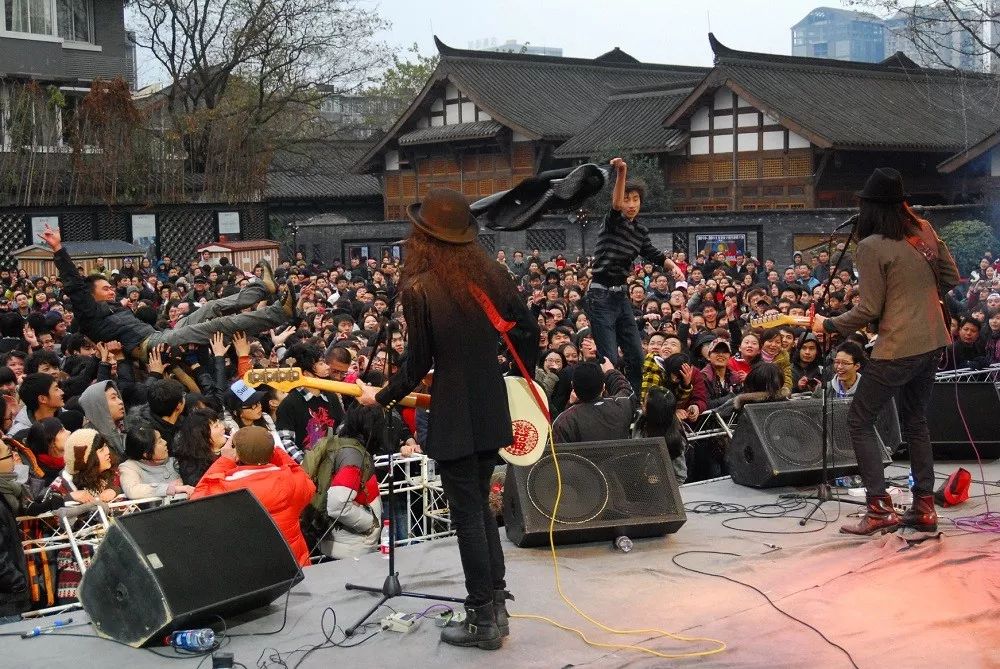 要谈乐队的夏天先看看他们在冬天做了什么