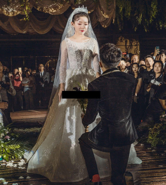 16小伊伊和牌牌琦的婚礼在昨夜九点开直播,快手官