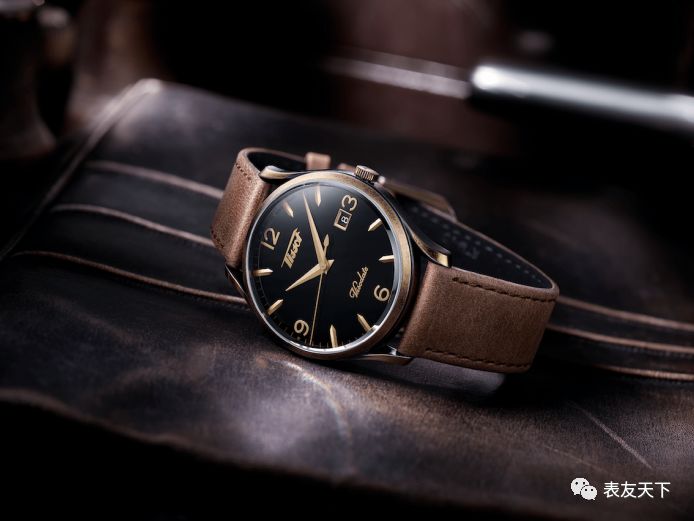 时针以及三点钟位置的日期窗,让古典气息与现代技术的在腕间达成永恒