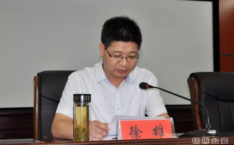 徐雄等市领导送金天柱同志到市公安局履新_桐城