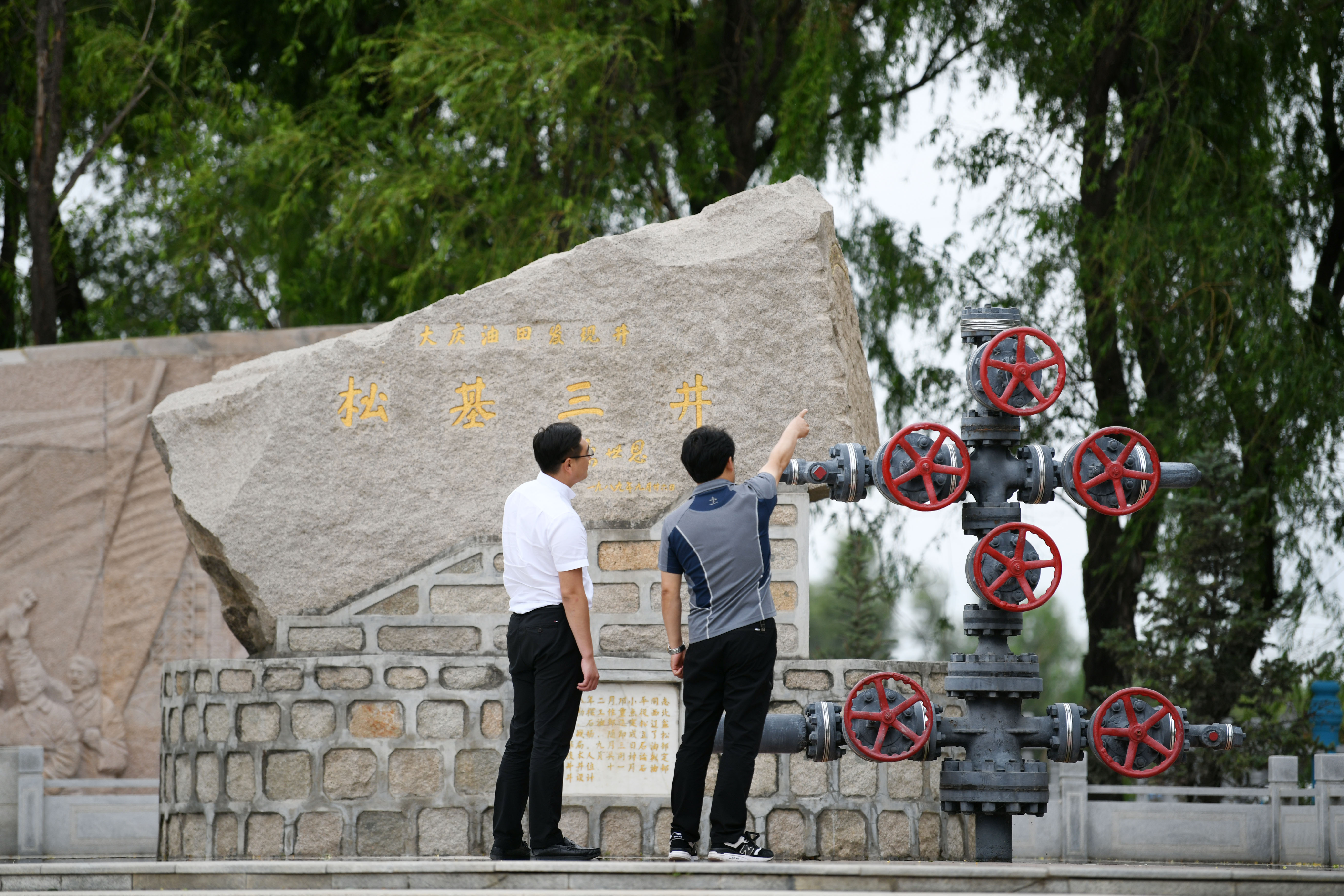 百年油田正青春—记新时代大庆精神大庆人