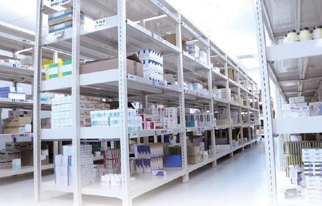 现在,药品在进入药库时,管理系统会搜寻比对仓库内之库存药品批号