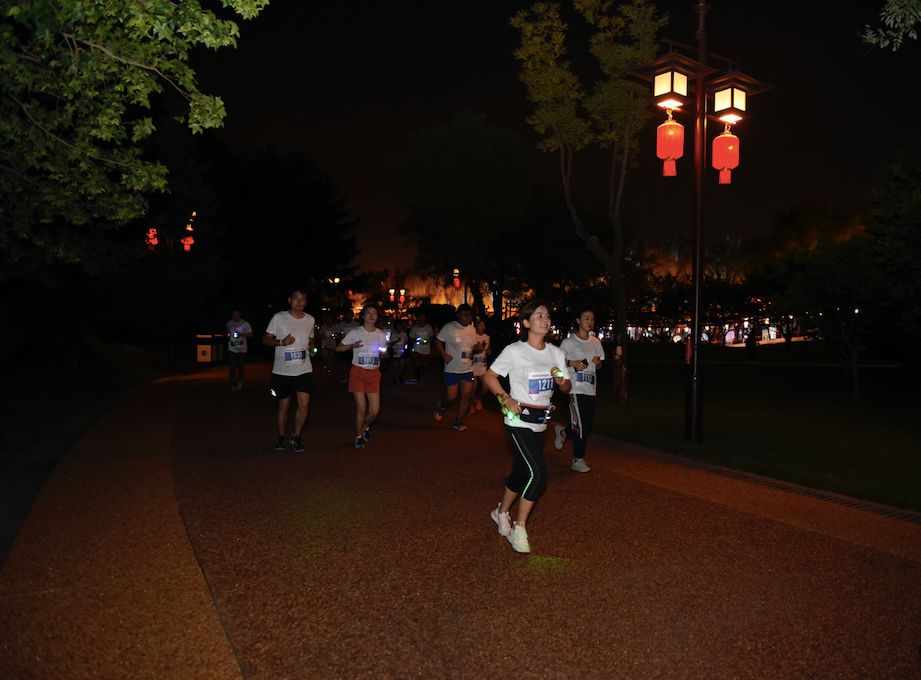 点燃整个夜晚的运动激情悦跑西安大唐芙蓉园站火热来袭