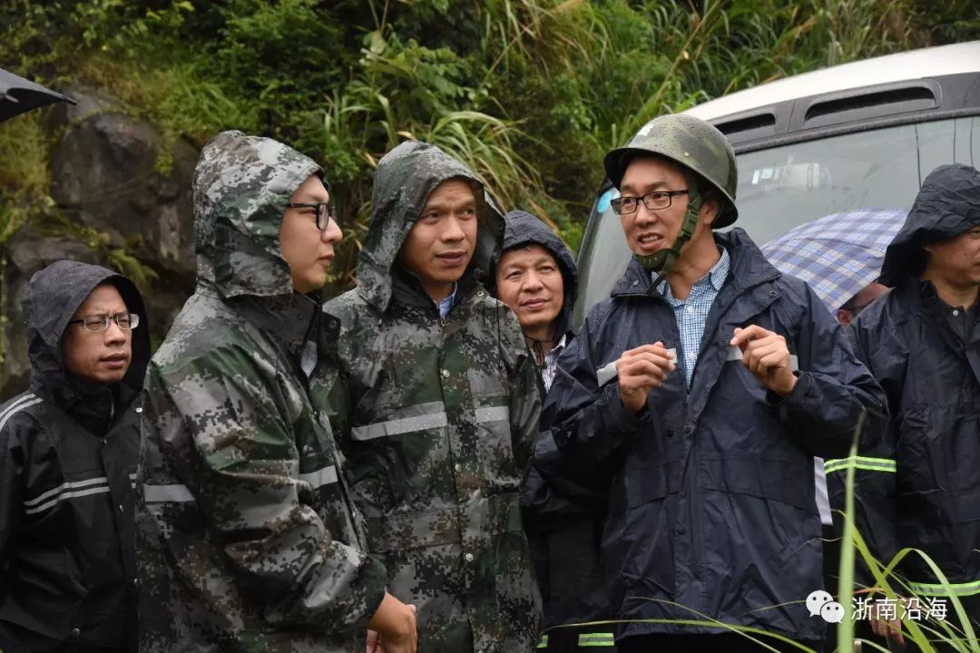 赤溪防台前后所见所闻县长来赤溪指导镇委书记为群众搬毛竹