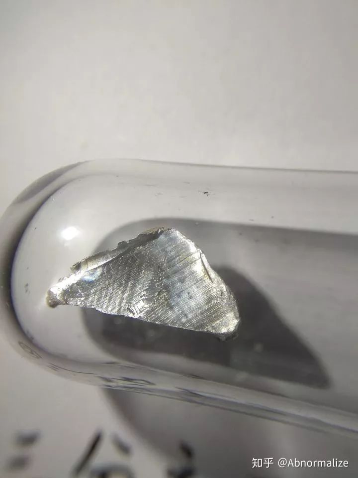 11号元素钠na氖气永远是所有气体发光最亮的一个10号元素氖ne9玻封"