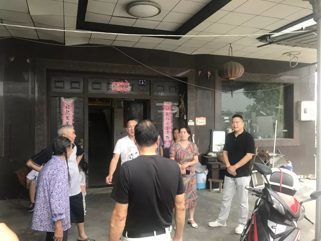 海宁许村党员干部奋斗一线共抗"利奇马"