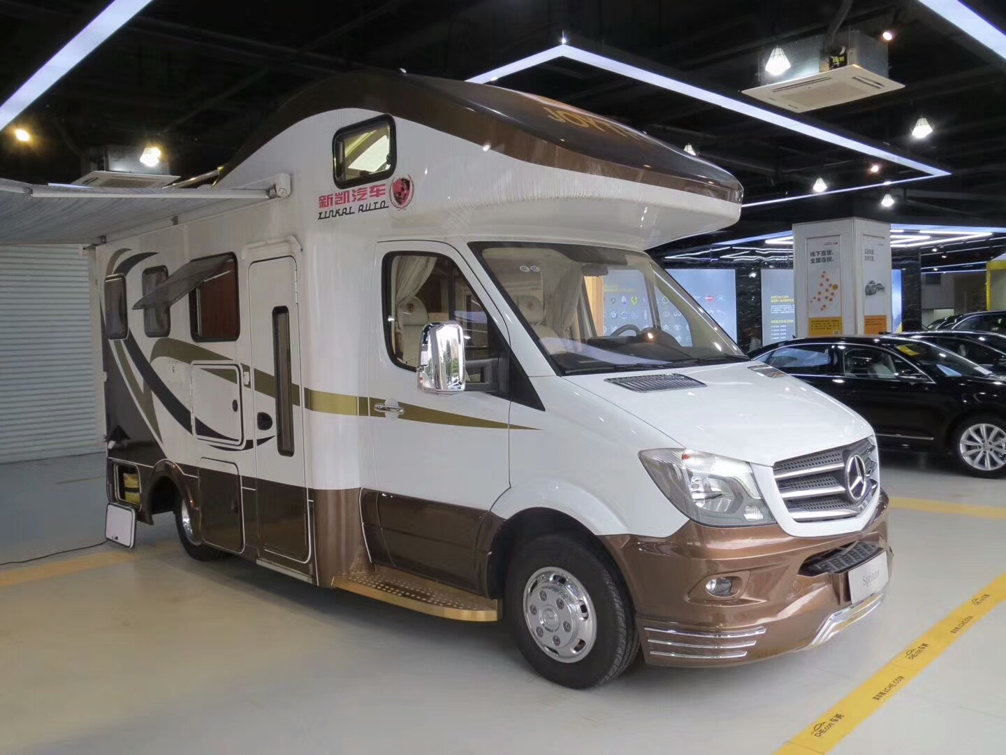 豪华堪比车界总统套房奔驰房车524加长版