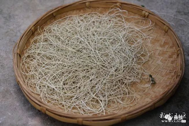 大美云南丨彝族撒尼火草衣,是民族高贵精神的具体表达式