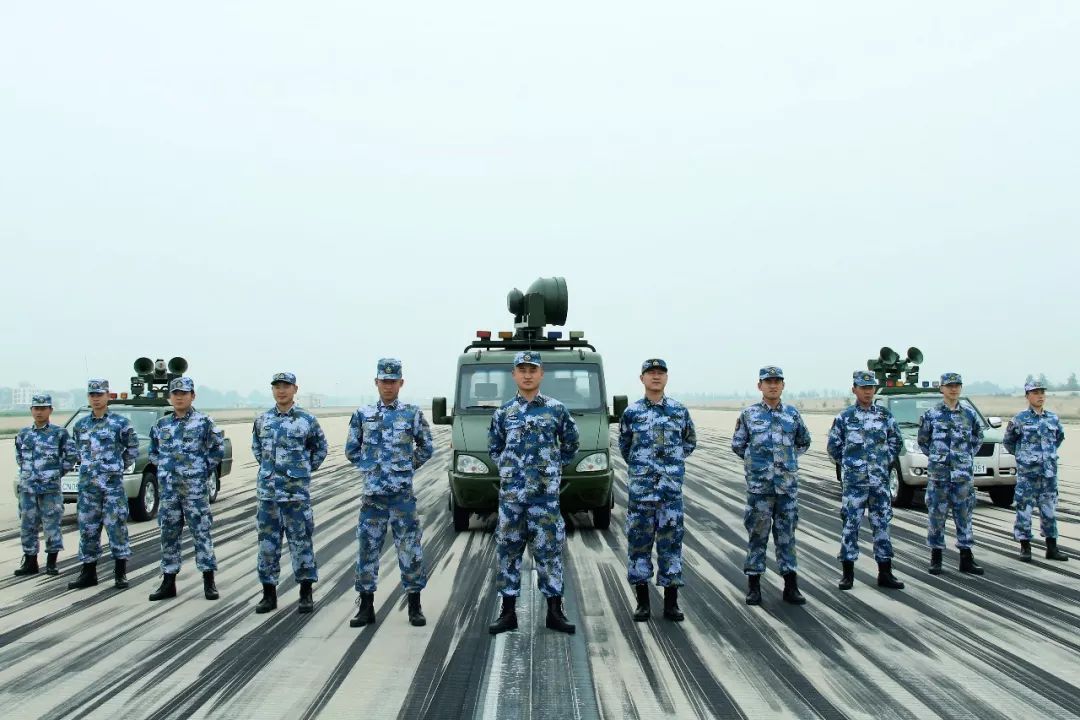 这车展没有嫩模只有迷彩我们来看看海军航空兵别样车展