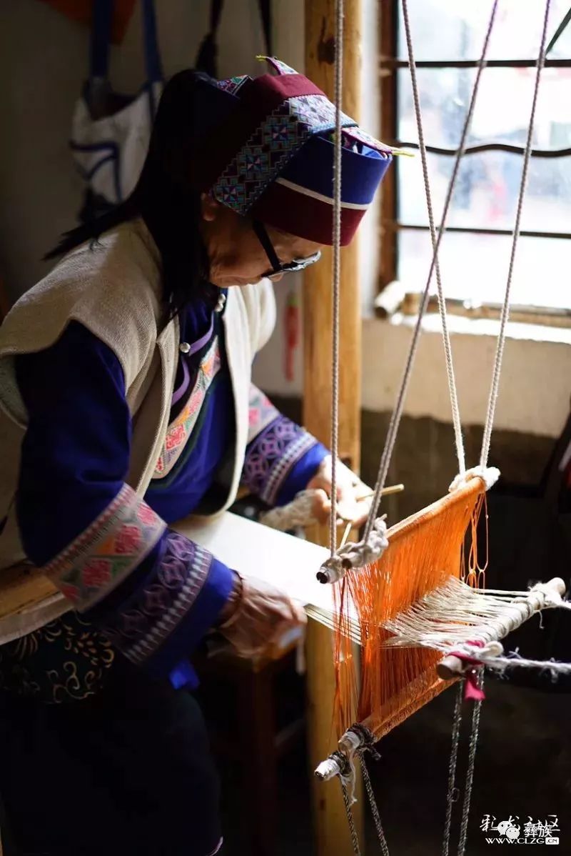 大美云南丨彝族撒尼火草衣,是民族高贵精神的具体表达式