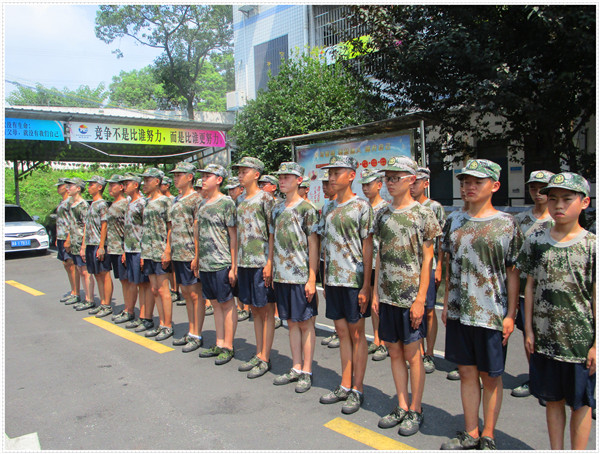 温州封闭式学校好吗棍棒出孝子的年代已out了