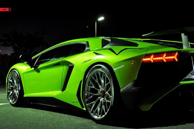 原谅色的埃文塔多sv这套轮毂很帅