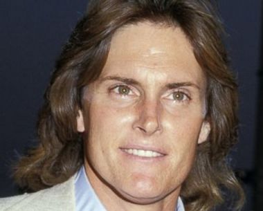 从男人变成女人,从bruce jenner到更名caitlyn jenner;▼从丈夫变成