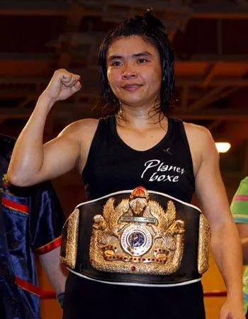 张喜燕一个被苦难喂大的wba拳王
