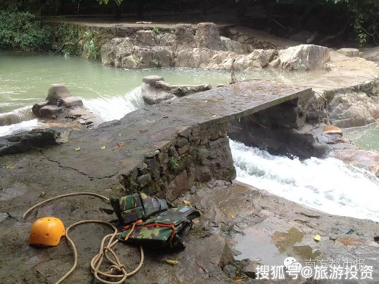 广东江门台山市端芬镇凤凰峡旅游区有游客在漂流过程中遇山洪暴发