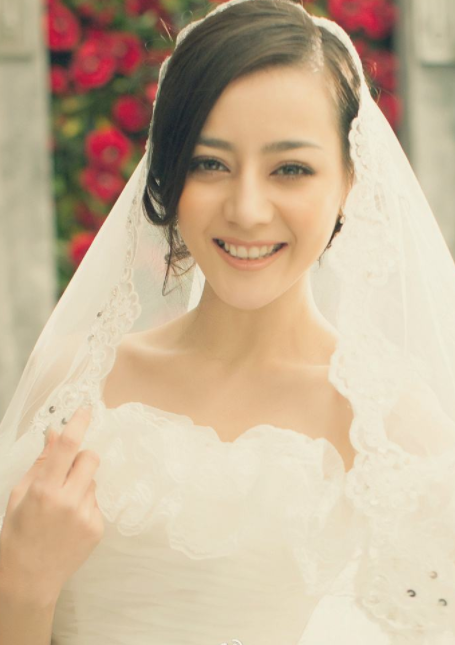 迪丽热巴图片婚纱照_高伟光迪丽热巴婚纱照(3)