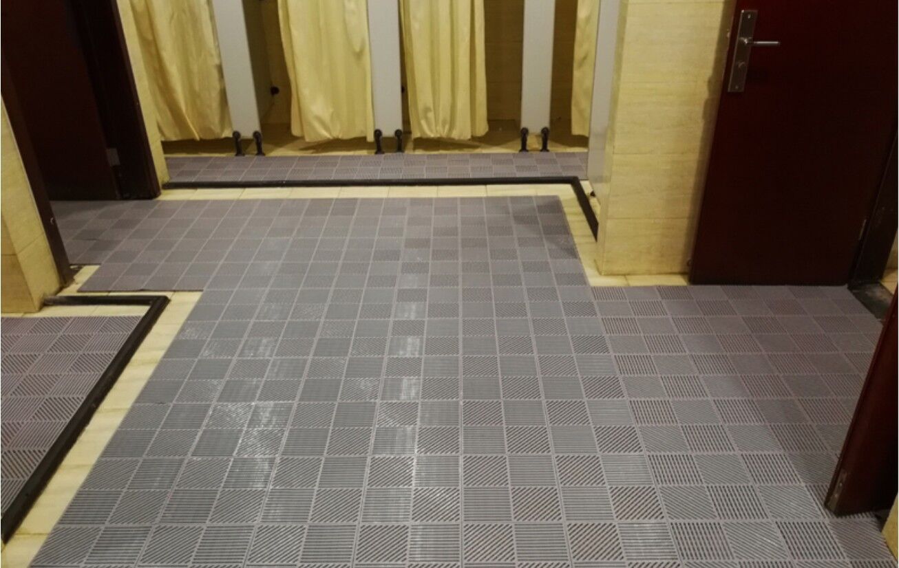 健身房游泳池洗手间更衣室沐浴室专用防滑安全地板地垫地面材料