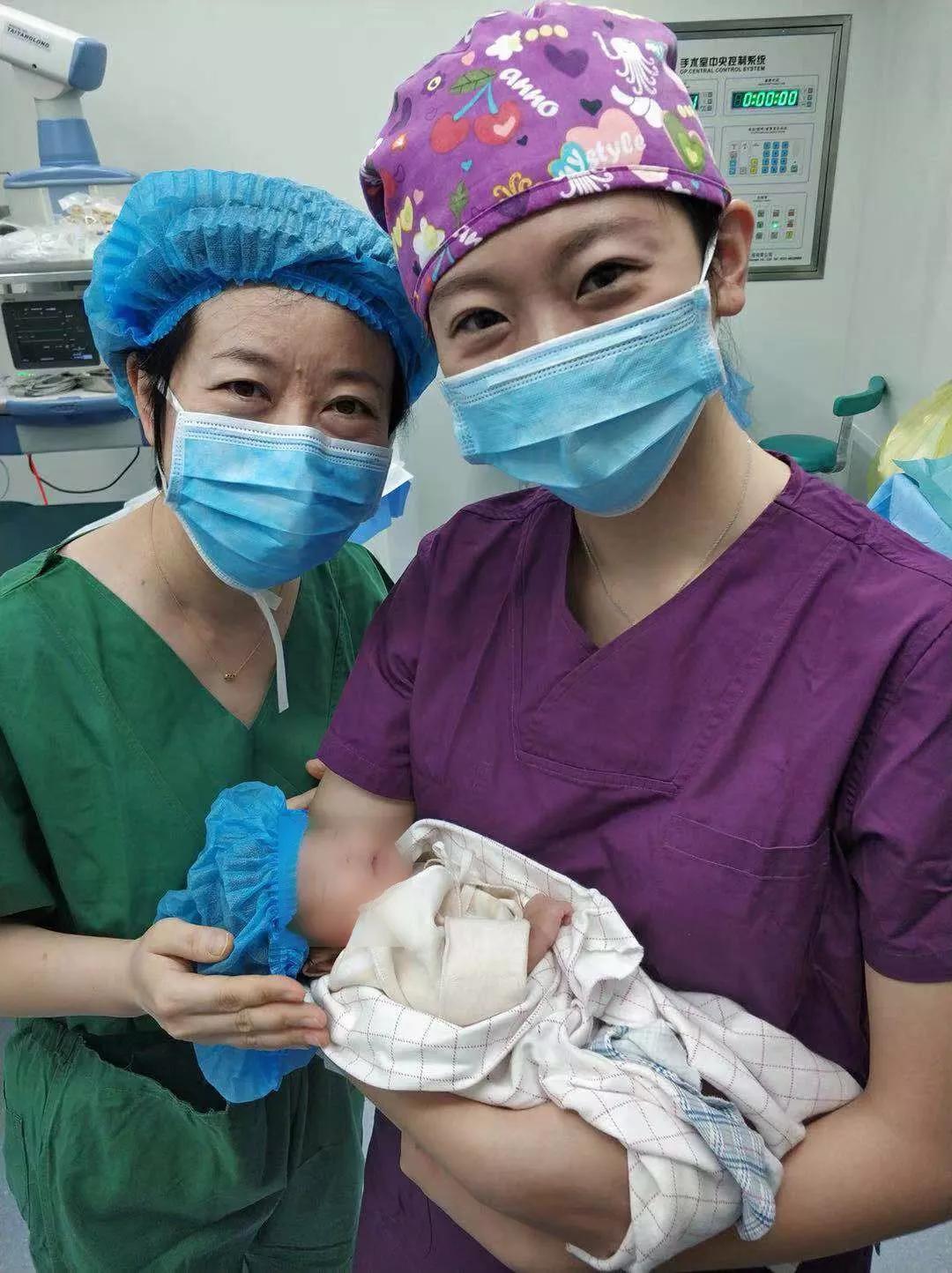 山东省儿童眼科医院实施一例早产儿双眼球内注射雷珠单抗手术