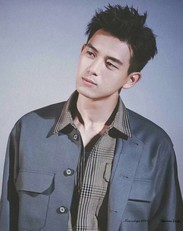 原创李现早年小丑照被疯传看清照片笑出猪叫真是个宝藏男孩