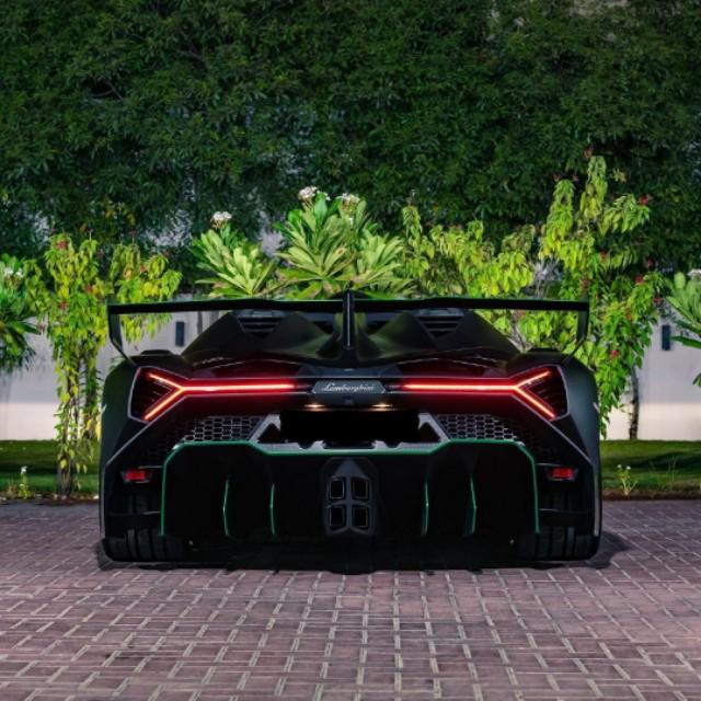 全球限量9台的veneno敞篷版大片帅了帅了