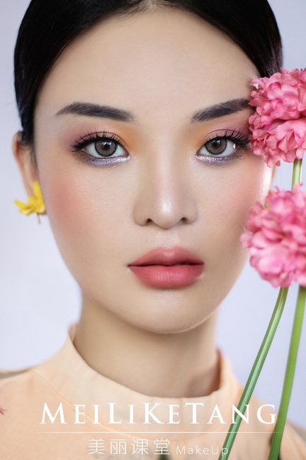 童婷美丽课堂:时尚简约视觉系拍啥妆容造型