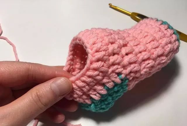 可爱的糖果色钩针婴儿袜一天能钩好多双大小可调尺寸随意