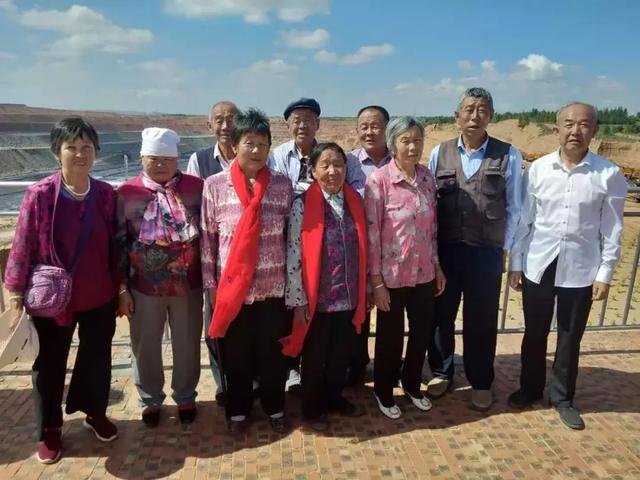 祝贺陕西神木市大保当新华村三组女客回娘家团聚